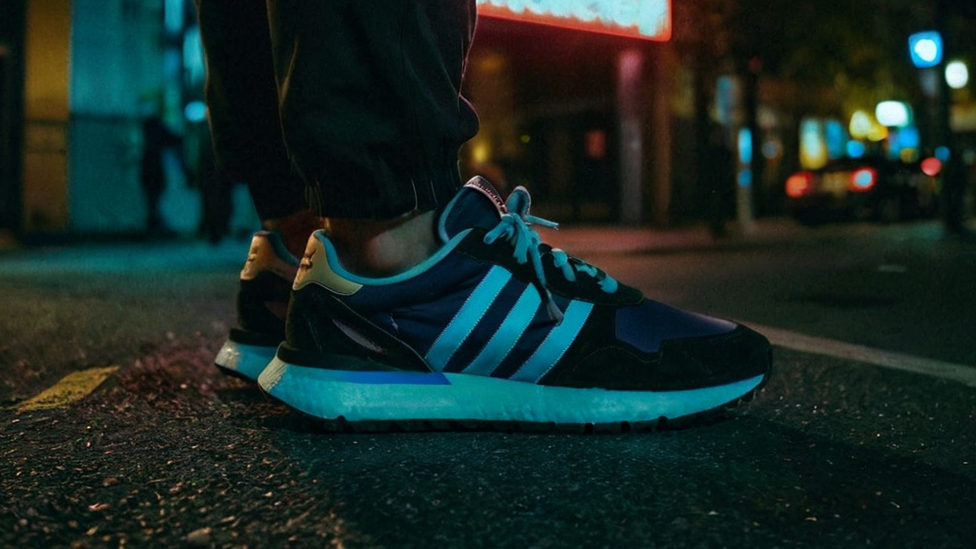 Рефлективные кроссовки Adidas Nite Jogger: история и миссия